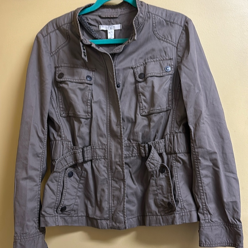 Loft size 12 dark tan jacket with lots of detail. Hip length. 100% cotton.